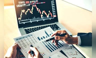 Direct Equity Inflows Plunge 90%, Experts Urge Focus on Fundamentals